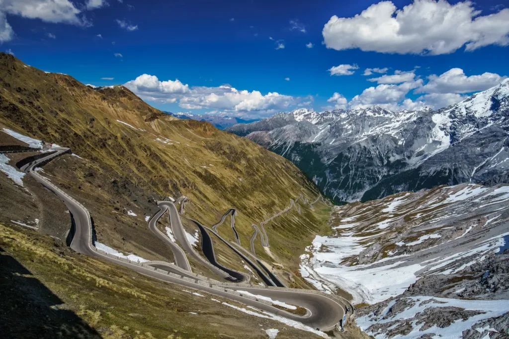 Stelvio Pass, Italy
Dangerous roads in the world